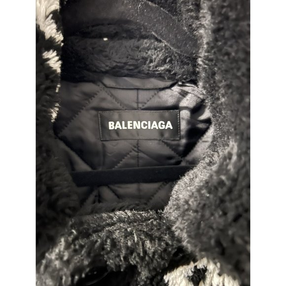 Balenciaga Logo-Print Fur Coat - Picture 5 of 8